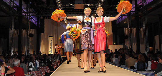 li: Andrea Garibasch, re: Nicola Heller (©Foto: Ingrid Grossmann)